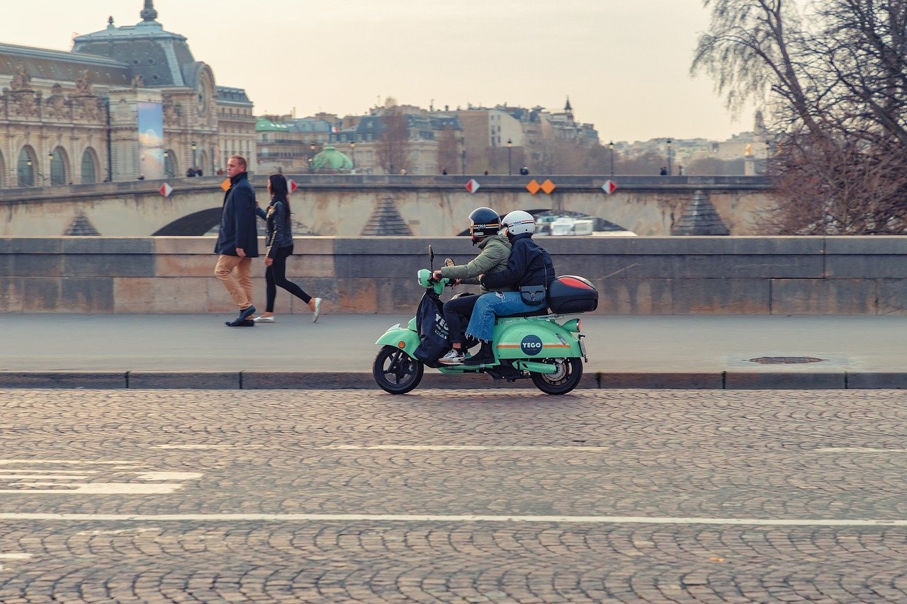 Similarities Between a Moped and a Scooter